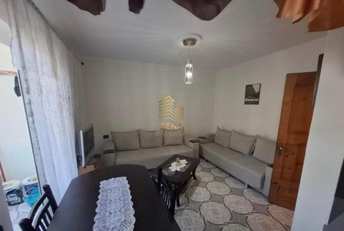 Tirane, jepet me qera apartament 1+1 Kati 4, 55 m² 350 € (Prane Shkollesh Gjon Buzuku)