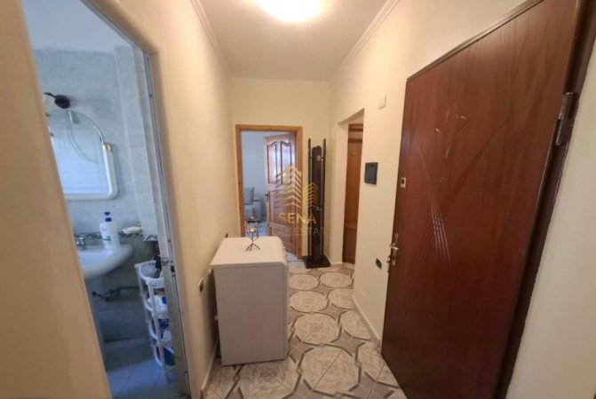 Tirane, jepet me qera apartament 1+1 Kati 4, 55 m² 350 € (Prane Shkollesh Gjon Buzuku)