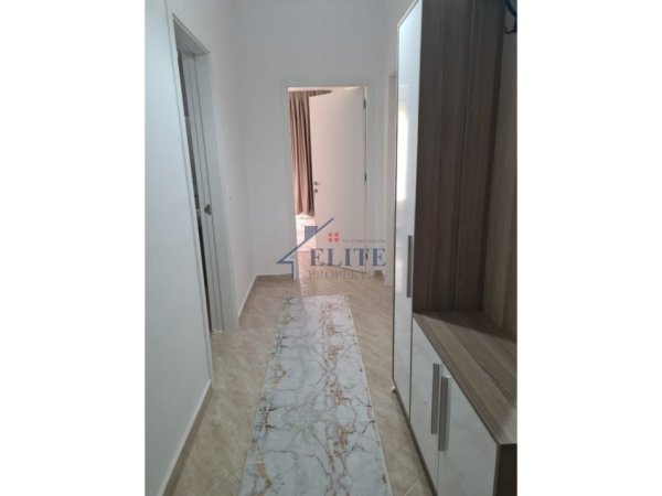 Tirane, jepet me qera apartament 1+1+Ballkon Kati 4, 85 m² 500 € (Fresk)