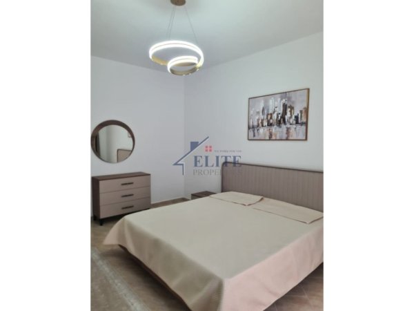 Tirane, jepet me qera apartament 1+1+Ballkon Kati 4, 85 m² 500 € (Fresk)