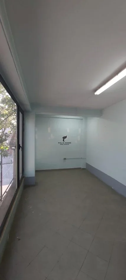 Tirane, jepet me qera ambjent biznesi , 70 m² 300 € (SELVIA)