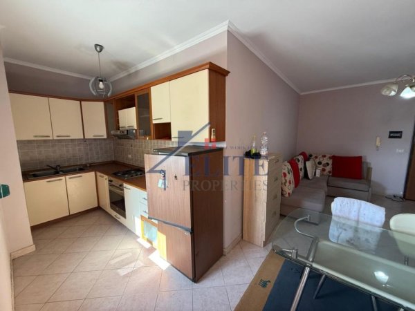 Tirane, jepet me qera apartament 1+1 Kati 11, 65 m² 550 € (Ish Ekspozita)