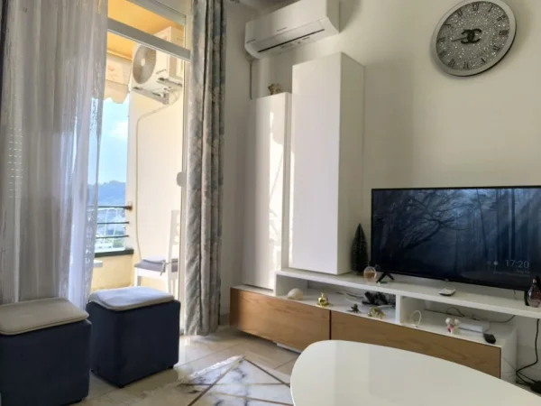 Tirane, jepet me qera apartament 1+1+Aneks+Ballkon Kati 6, 400 € 