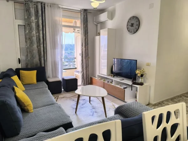 Tirane, jepet me qera apartament 1+1+Aneks+Ballkon Kati 6, 400 € 