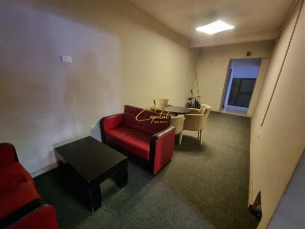 Tirane, jepet me qera ambjent biznesi Kati 0, 94 m² 500 € (PAZARI I RI)