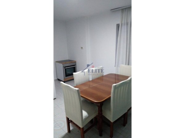 Tirane, jepet me qera apartament 1+1+Ballkon Kati 5, 55 m² 500 € (Vasil Shanto)