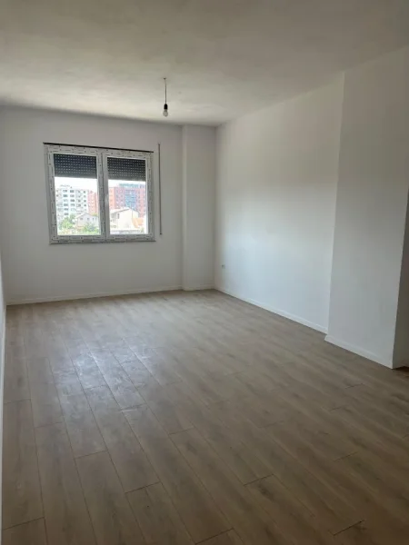 Shitet apartament 1+1 ne Kamez
