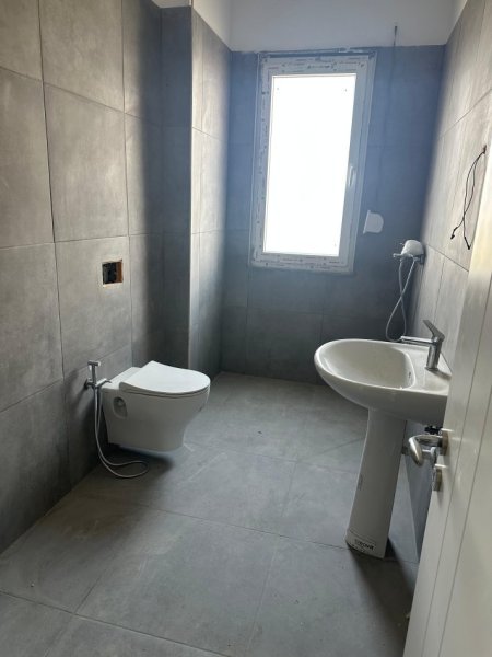 Shitet apartament 1+1 ne Kamez