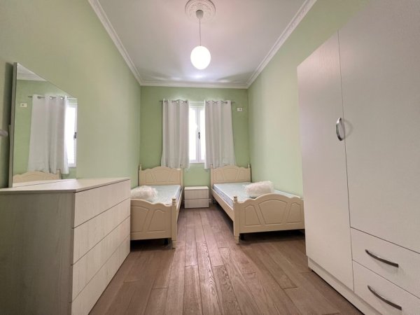 Tirane, jepet me qera apartament 2+1 Kati 5, 500 € 