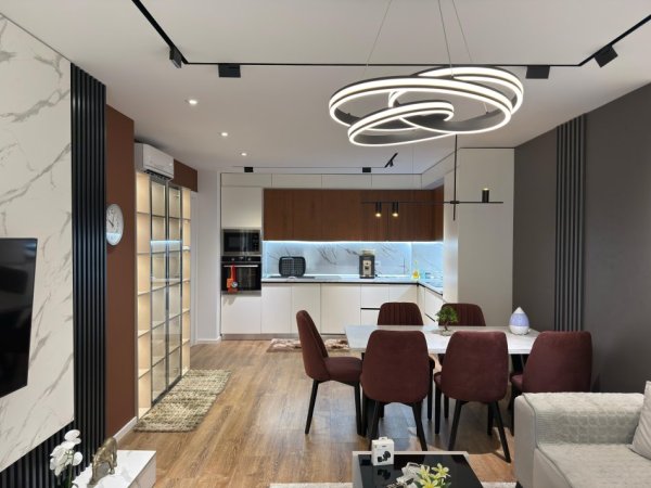 Tirane, jepet me qera apartament 2+1 Kati 4, 950 € (Ish Fusha e Aviacionit)