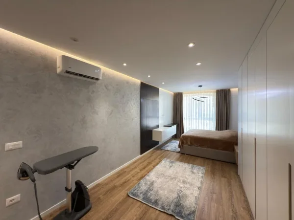 Tirane, jepet me qera apartament 2+1 Kati 4, 950 € (Ish Fusha e Aviacionit)