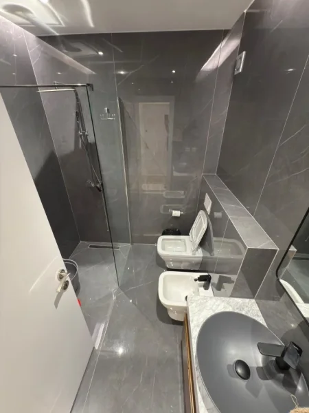 Tirane, jepet me qera apartament 2+1 Kati 4, 📍 Rezidenca Turdiu, Ish Fusha e Aviacionit 💶 950€/muaj