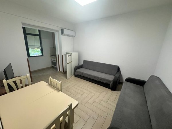 Tirane, jepet me qera apartament 1+1+Ballkon Kati 2, 60 m² 450 € (Rr. Myslym Shyri prane Gjykates se Tiranes)