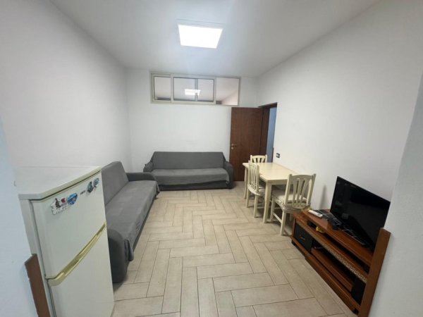 Tirane, jepet me qera apartament 1+1+Ballkon Kati 2, 60 m² 450 € (Rr. Myslym Shyri prane Gjykates se Tiranes)
