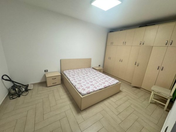 Tirane, jepet me qera apartament 1+1+Ballkon Kati 2, 60 m² 450 € (Rr. Myslym Shyri prane Gjykates se Tiranes)