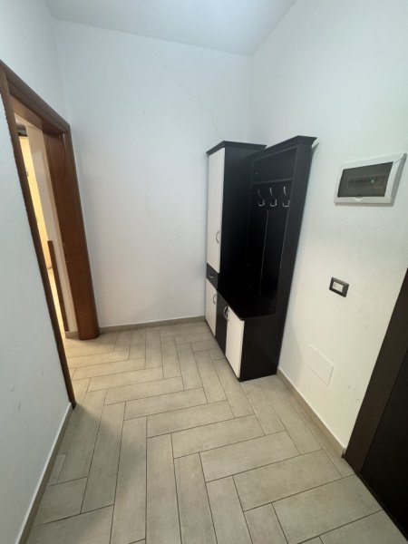 Tirane, jepet me qera apartament 1+1+Ballkon Kati 2, 60 m² 450 € (Rr. Myslym Shyri prane Gjykates se Tiranes)