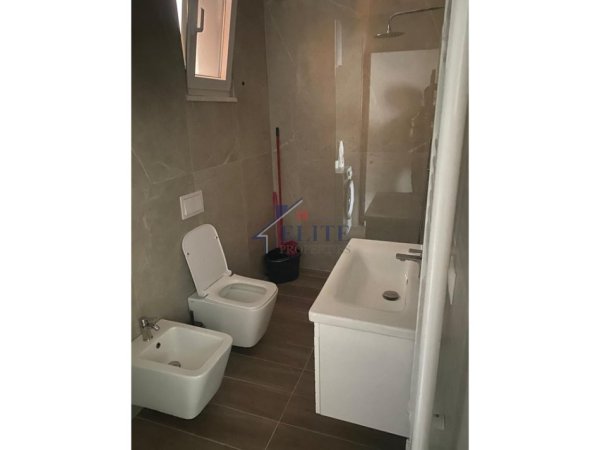 Tirane, jepet me qera apartament 2+1+Ballkon Kati 4, 100 m² 800 € (Don Bosko)