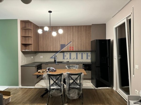 Tirane, jepet me qera apartament 2+1+Ballkon Kati 4, 100 m² 800 € (Don Bosko)