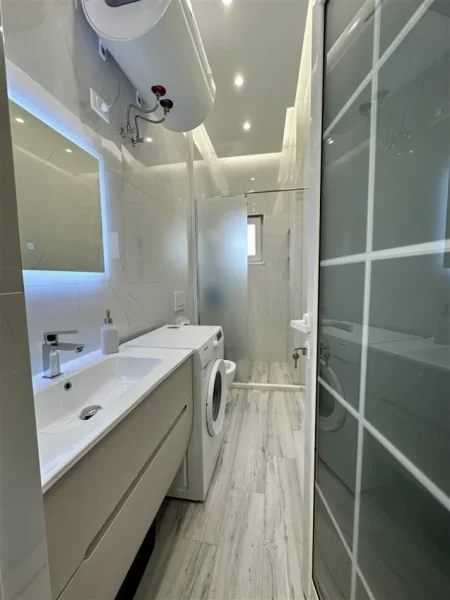 Tirane, shitet apartament 1+1+Ballkon Kati 1, 38 m² 85.000 € (LAPRAKE)