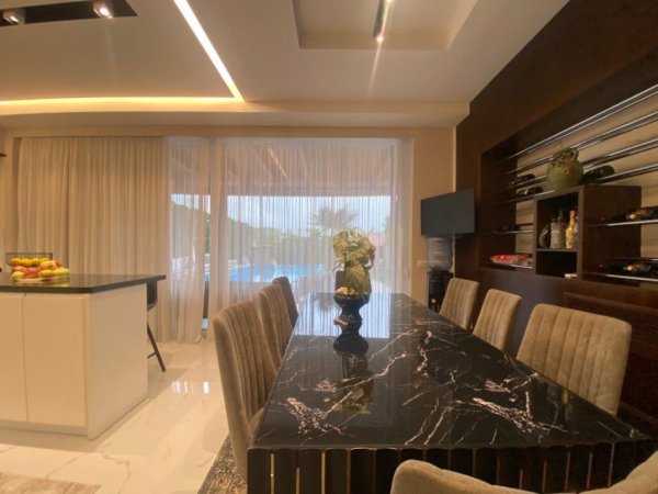 Tirane, shes VILE ME PISHINE , 1.000 m² 2.300.000 € (Qendra Tregetare TEG)