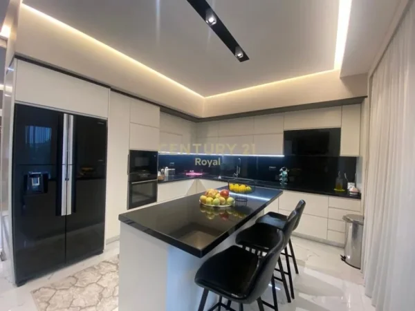 Tirane, shes VILE ME PISHINE , 1.000 m² 2.300.000 € (Qendra Tregetare TEG)