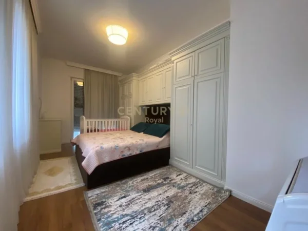 Tirane, shes VILE ME PISHINE , 1.000 m² 2.300.000 € (Qendra Tregetare TEG)