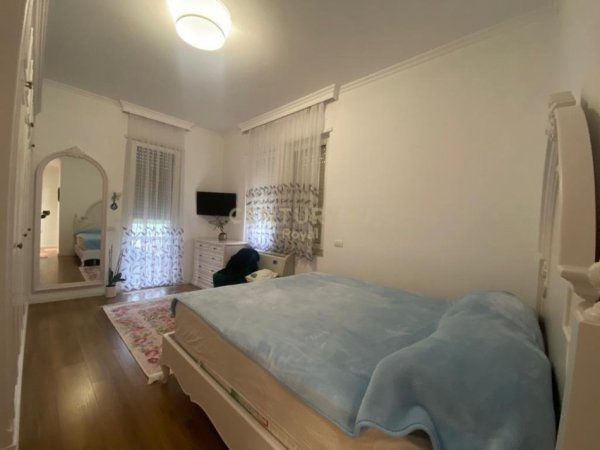 Tirane, shes VILE ME PISHINE , 1.000 m² 2.300.000 € (Qendra Tregetare TEG)