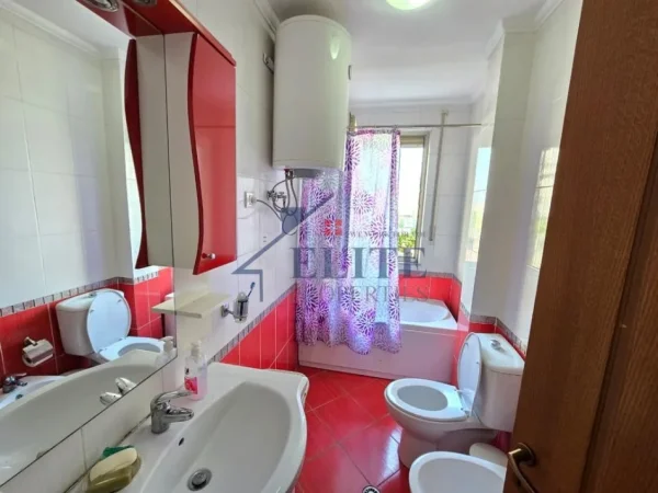 Tirane, jepet me qera apartament 2+1+Ballkon Kati 3, 105 m² 550 € (Astir)