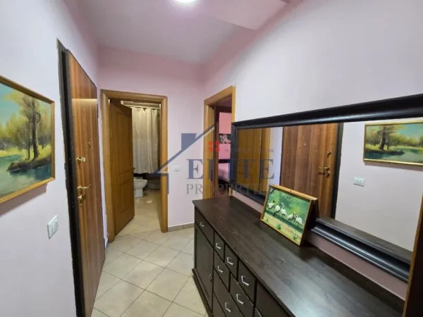 Tirane, jepet me qera apartament 2+1+Ballkon Kati 3, 105 m² 550 € (Astir)