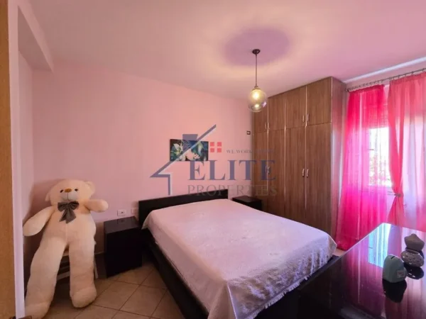 Tirane, jepet me qera apartament 2+1+Ballkon Kati 3, 105 m² 550 € (Astir)