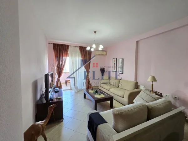 Tirane, jepet me qera apartament 2+1+Ballkon Kati 3, 105 m² 550 € (Astir)