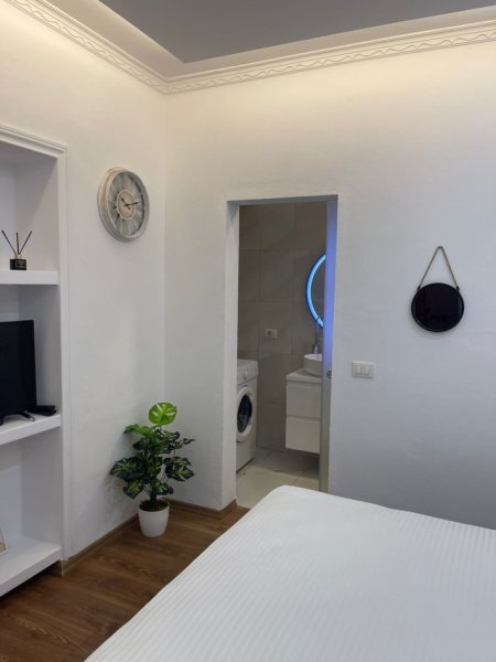 Tirane, jepet me qera garsonier Kati 1, 45 m² 400 € (Selvia ,Gjimnazi Partizani)