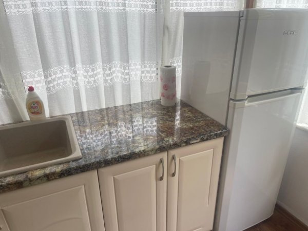 Tirane, jepet me qera garsonier Kati 1, 45 m² 400 € (Selvia ,Gjimnazi Partizani)