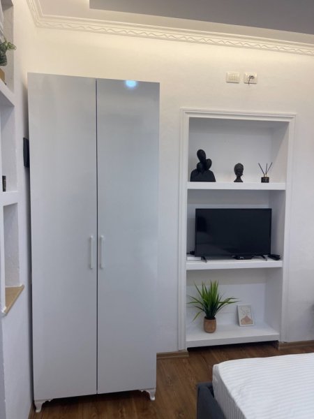 Tirane, jepet me qera garsonier Kati 1, 45 m² 400 € (Selvia ,Gjimnazi Partizani)