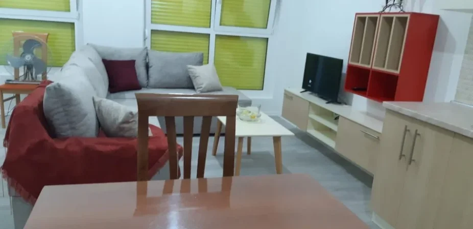 Tirane, jepet me qera apartament 2+1 Kati 3, 85 m² 450 € (Ali Dem, Kompleksi Mangalem)