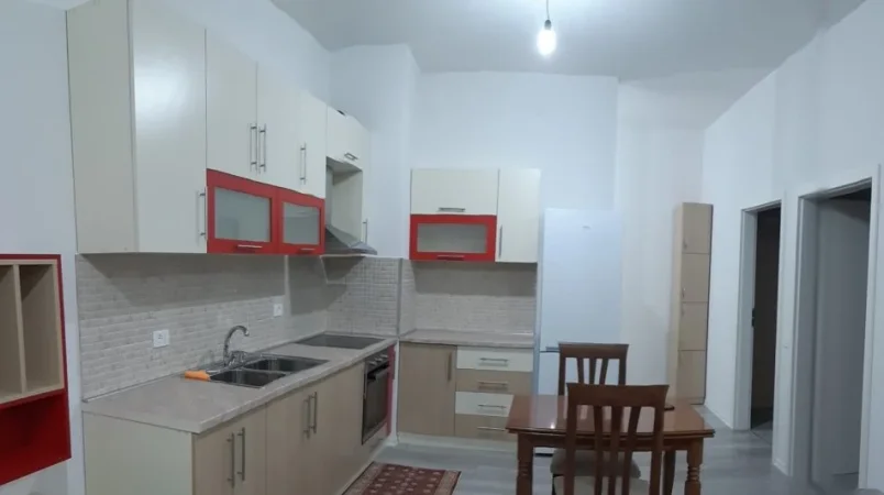 Tirane, jepet me qera apartament 2+1 Kati 3, 85 m² 450 € (Ali Dem, Kompleksi Mangalem)