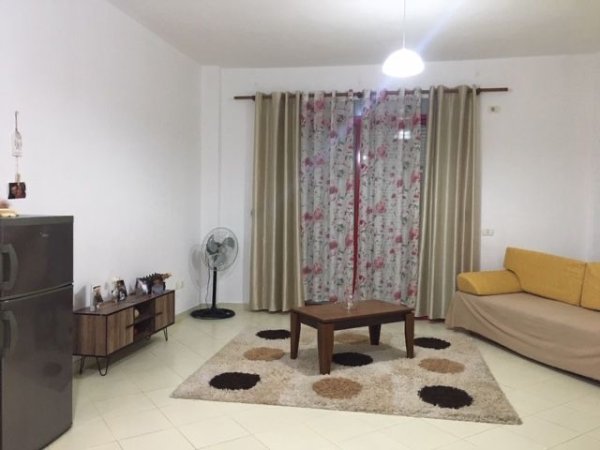 Tirane, jap me qera apartament 1+1 Kati 6, 67 m² 300 € (Casa italia)