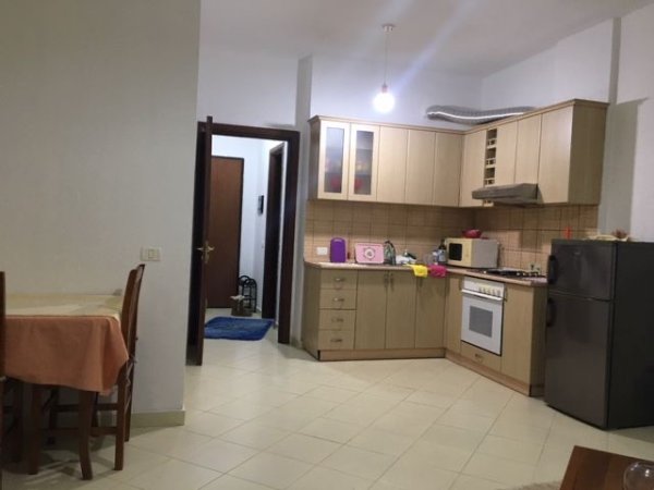 Tirane, jap me qera apartament 1+1 Kati 6, 67 m² 300 € (Casa italia)