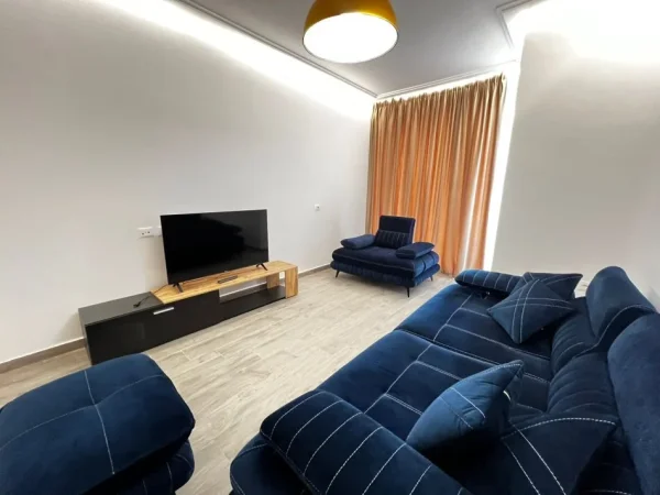 Tirane, jepet me qera apartament 2+1 Kati 3, 100 m² 900 € (Rruga Riza Cerova)