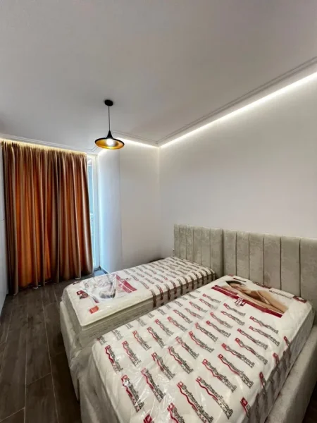 Tirane, jepet me qera apartament 2+1 Kati 3, 100 m² 900 € (Rruga Riza Cerova)