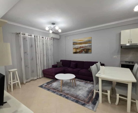 Tirane, jepet me qera apartament 2+1+Ballkon Kati 8, 95 m² 699.523.604 € (3 deshmoret)