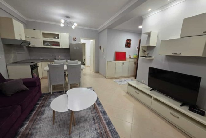 Tirane, jepet me qera apartament 2+1+Ballkon Kati 8, 95 m² 699.523.604 € (3 deshmoret)