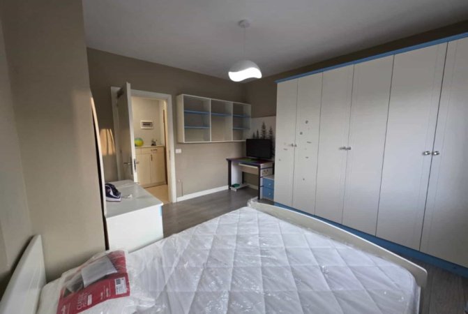 Tirane, jepet me qera apartament 2+1+Ballkon Kati 8, 95 m² 699.523.604 € (3 deshmoret)