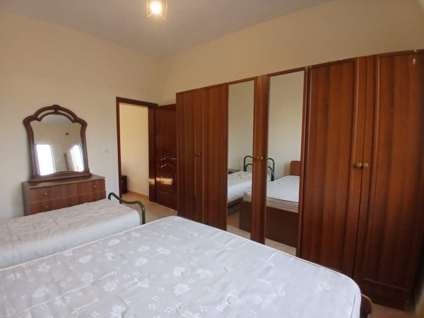 Tirane, jepet me qera apartament 1+1 Kati 2, 400 € (don bosko)