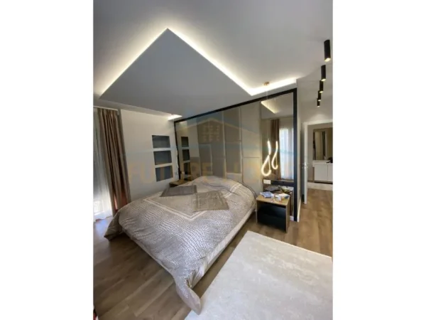 Tirane, shitet apartament 3+1+Ballkon Kati 5, 138 m² 280.000 € 