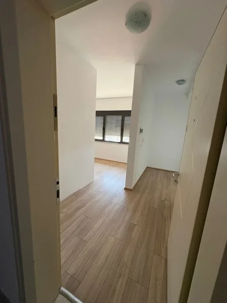 Tirane, jepet me qera garsonier 1+1 Kati 7, 40 m² 300 € (Casa italia)
