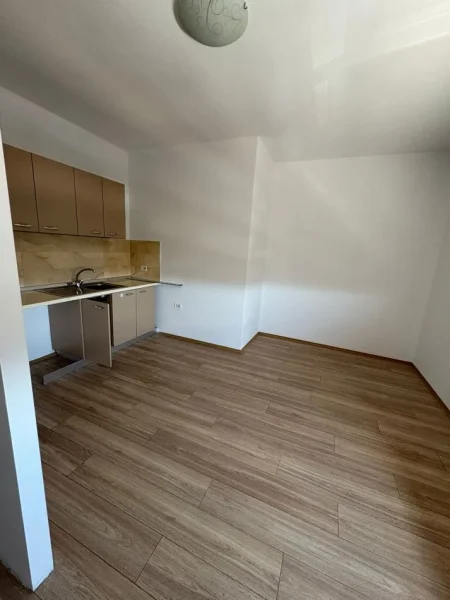 Tirane, jepet me qera garsonier 1+1 Kati 7, 40 m² 300 € (Casa italia)