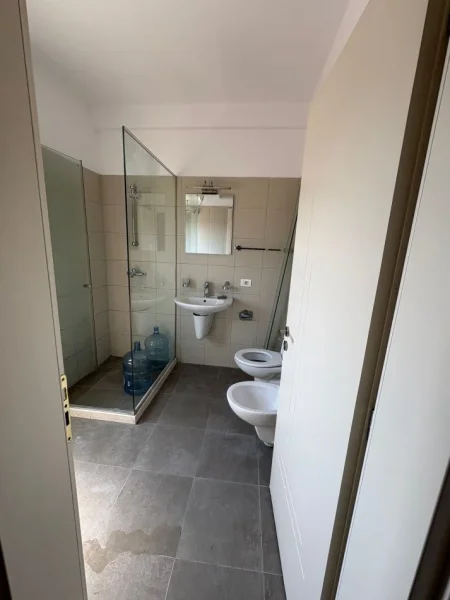 Tirane, jepet me qera garsonier 1+1 Kati 7, 40 m² 300 € (Casa italia)