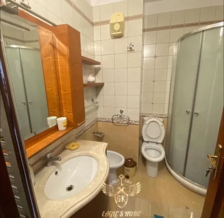 DURRES, jepet me qera 2+1+Ballkon Kati 2, 600 € (Qera Apartament Sistemin 2+1+2 Vollga,Dy Kitarat)