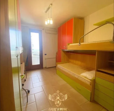 DURRES, jepet me qera 2+1+Ballkon Kati 2, 600 € (Qera Apartament Sistemin 2+1+2 Vollga,Dy Kitarat)